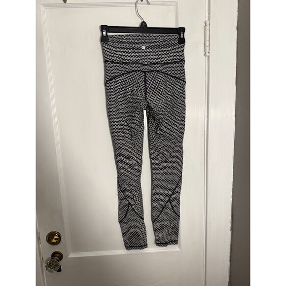 Lululemon In Movement Cropped Black and White Leggings - Picture 2 of 6